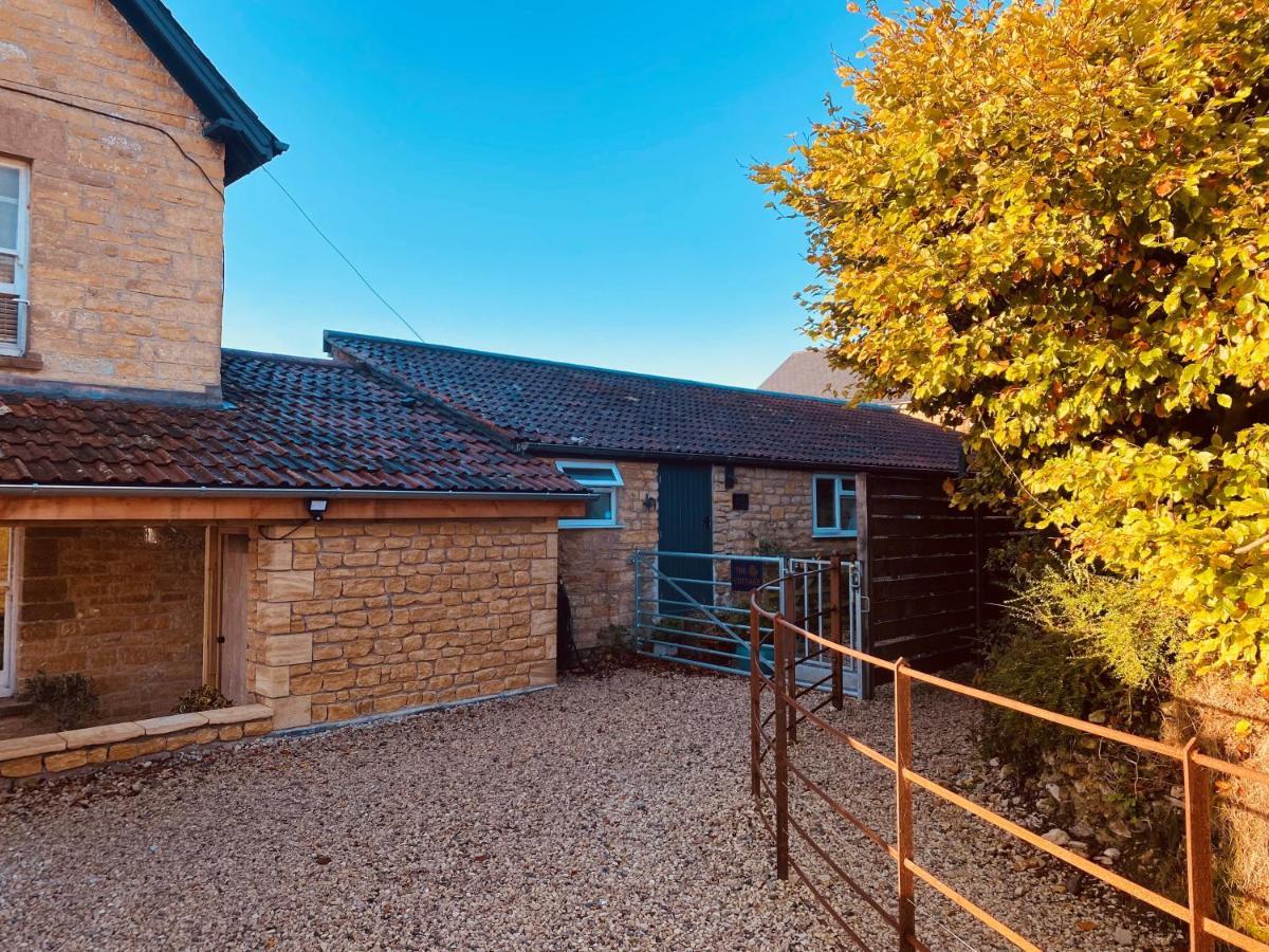 The Cottage At Churchill Farm Mosterton Exterior foto